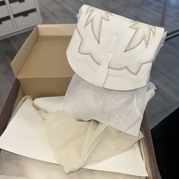 The Ainsley White | Embroidered
Cowboy
Western Boot - Picture 7 of 12